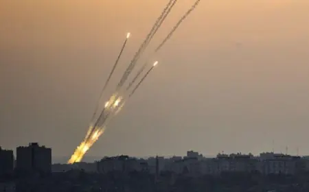 سقوط صواريخ على بيت شيمش غرب القدس يسفر عن إصابة 15 إسرائيليا