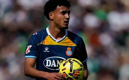 عنصرية محتملة ضد المغربي عمر الهلالي تتسبب في وقف مباراة بالدوري الإسباني