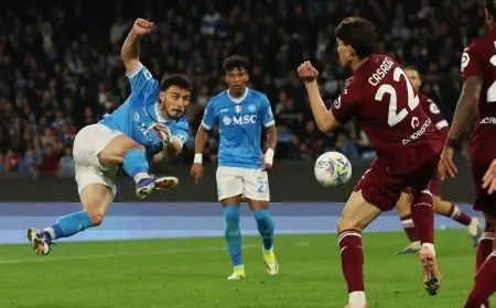 نابولي ينتزع فوزاً مثيراً على تورينو في الدوري الإيطالي