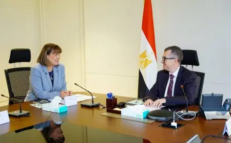 وزير التخطيط ومنسق الأمم المتحدة يناقشان تعزيز التنمية المستدامة في البلاد