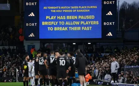 ليدز يستنكر تصرفات جماهيره ضد لاعبيه المسلمين الصائمين