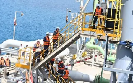 رئيس الوزراء يطلق جولته في السويس بزيارة ميناء سوميد البترولي في العين السخنة