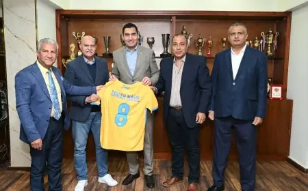 وزير الرياضة يجتمع مع إدارة النادي الإسماعيلي والجهاز الفني للفريق الأول لتعزيز التعاون
