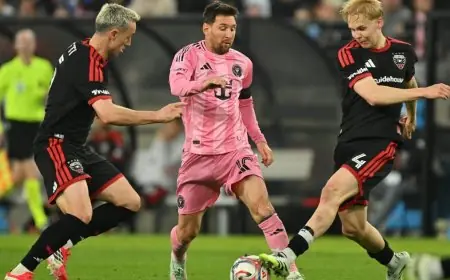 لمسة ميسي السحرية تقربه من رونالدو بالهدف 899