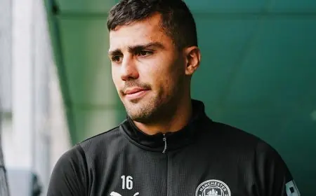 حكم مباراة مانشستر سيتي وتوتنهام يفرض غرامة 80 ألف جنيه إسترليني على رودري