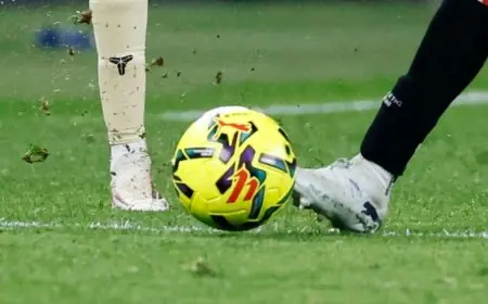 الدوري الإسباني يخطط لإدخال الشريحة الإلكترونية في كرة القدم للموسم القادم