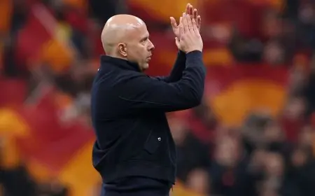 سلوت يعتبر هجومه وملعب غلطة سراي سبب خسارة ليفربول