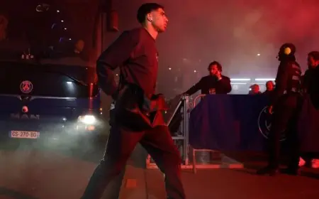 حكيمي وديمبيلي يتصدران تشكيلة باريس سان جيرمان ضد بالمر وبيدرو في مواجهة مثيرة