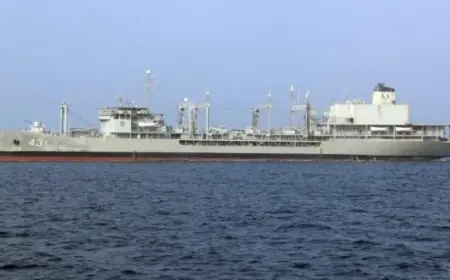 الهجوم الإيراني: الحرس الثوري يستهدف ناقلة نفط أمريكية في مياه الخليج