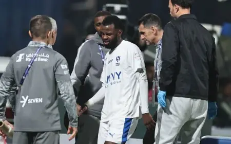 إصابة تمبكتي وفرصة لبنزيما تعكران الأجواء في الشوط الأول السلبي لمواجهة الفتح والهلال