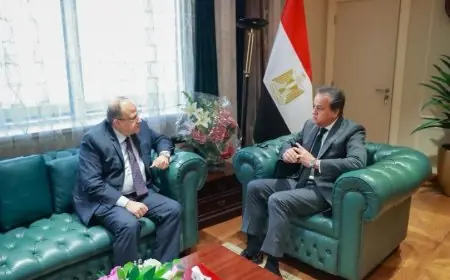 وزير الصحة يناقش توفير المستلزمات الطبية مع رئيس هيئة الدواء وملفات التتبع والتوطين