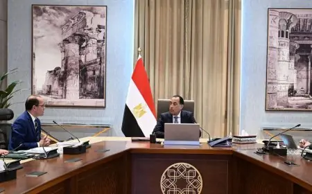 رئيس الوزراء يشرف على توفير الاعتمادات المالية لضمان توافر المواد البترولية الضرورية