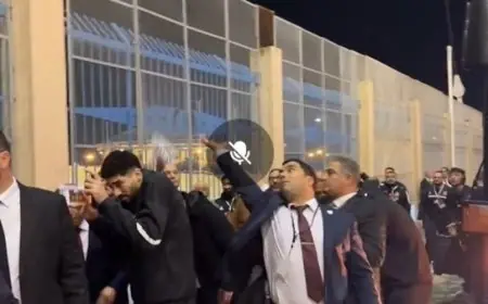 جماهير الترجي تغمر أجواء رادس بالتوتر بإلقاء الزجاجات على لاعبي الأهلي قبل المواجهة المرتقبة