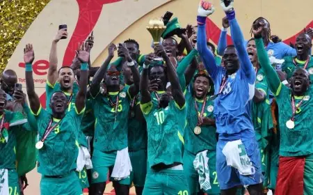 قائد منتخب السنغال يفاجئ المغرب بقرار إعادة الميداليات