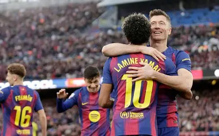 ليفاندوفسكي يتألق ويقود هجوم برشلونة ضد رايو فايكانو في الدوري الإسباني