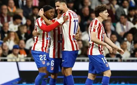 أديمولا يقود أتلتيكو للتفوق على ريال مدريد في الشوط الأول