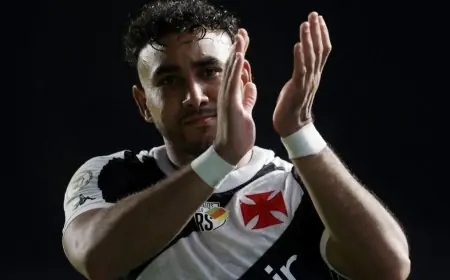 ديميتري باييت المعروف بـ “منصة الصواريخ” يعلن اعتزاله كرة القدم بخطاب مؤثر يجذب المشجعين