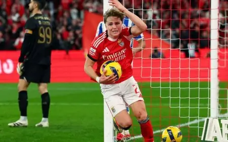 جناح نرويجي شاب يضع مستقبل راشفورد مع برشلونة في خطر