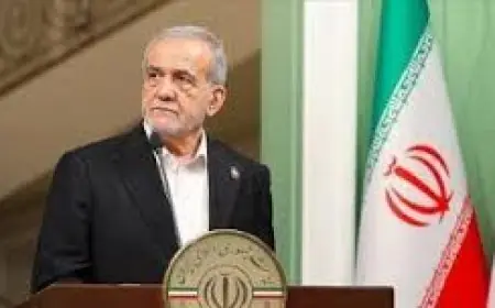 الرئيس الإيراني يثني على القوات المسلحة والمدافعين عن الوطن بشدة