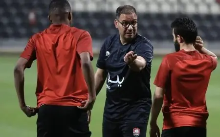 اتفاق مرتقب ينقل مدرب سعودي لقيادة مهمة إنقاذ نادي الأخدود