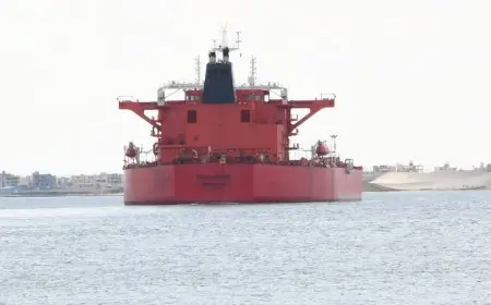 عبور 39 سفينة اليوم في القناة أسامة ربيع يؤكد انتظام حركة الملاحة واستعدادات لمواجهة سوء الأحوال الجوية