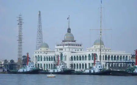 محافظة بورسعيد تدعو قائدي المركبات للالتزام بالإرشادات المرورية لضمان السلامة أثناء التقلبات الجوية