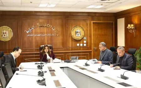 وزيرة التنمية المحلية تستعرض جهود المحافظات في مواجهة تحديات الطقس السيئ