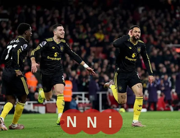 مانشستر يونايتد يسحق أستون فيلا بثلاثة أهداف ويعزز مكانته في المربع الذهبي في الدوري الإنجليزي الممتاز