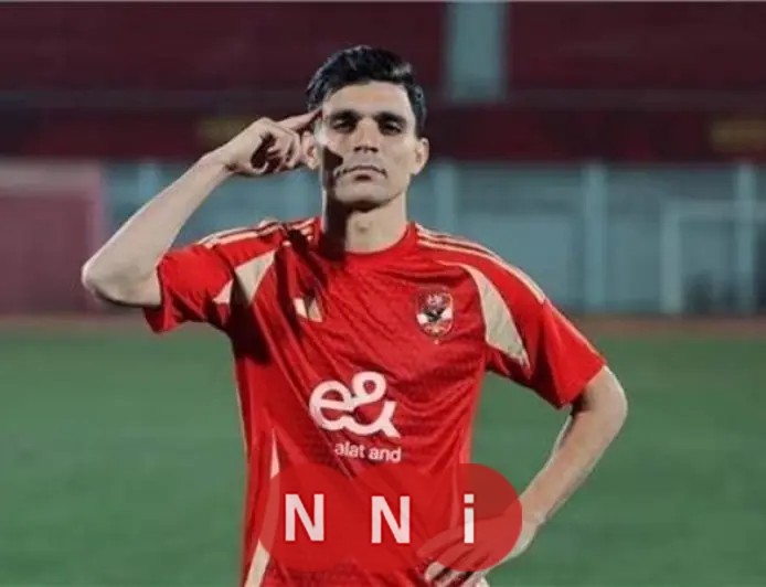 أشرف بن شرقي يفاجئ الجميع بحذف لقب لاعب النادي الأهلي من حسابه على انستجرام