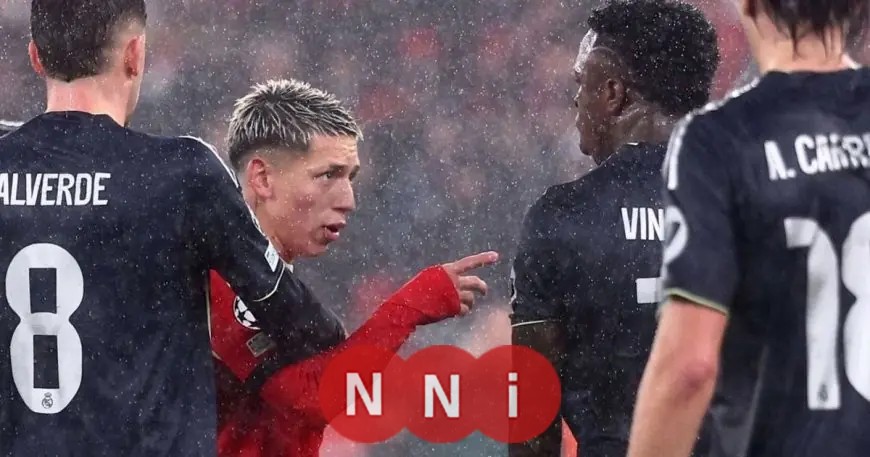 إنفانتينو يحذر اللاعبين من بطاقة حمراء عند تغطية الفم