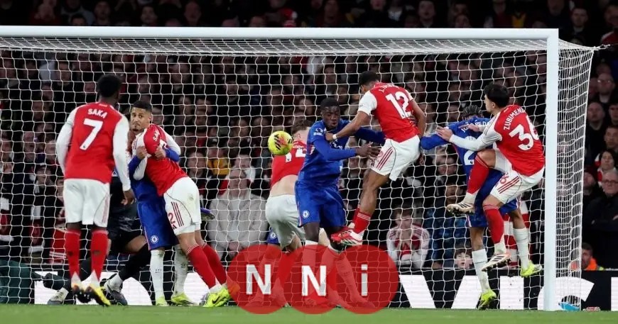 يايا توريه يوجه انتقادات حادة للتركيز المبالغ في الركلات الثابتة خلال مواجهة أرسنال وتشيلسي