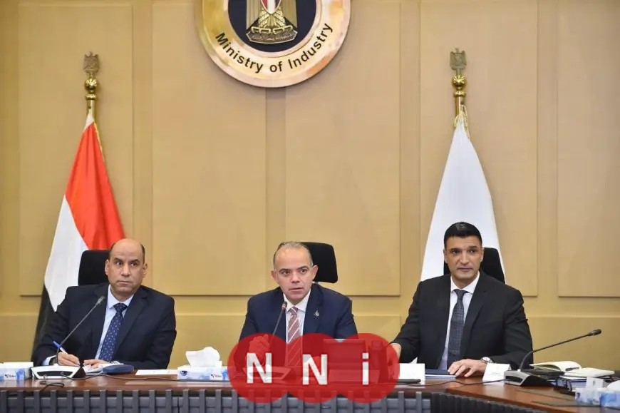 وزير الصناعة يعلن عن طرح أراضٍ صناعية جديدة لتوطين صناعة الملابس الجاهزة وزيادة القيمة المضافة