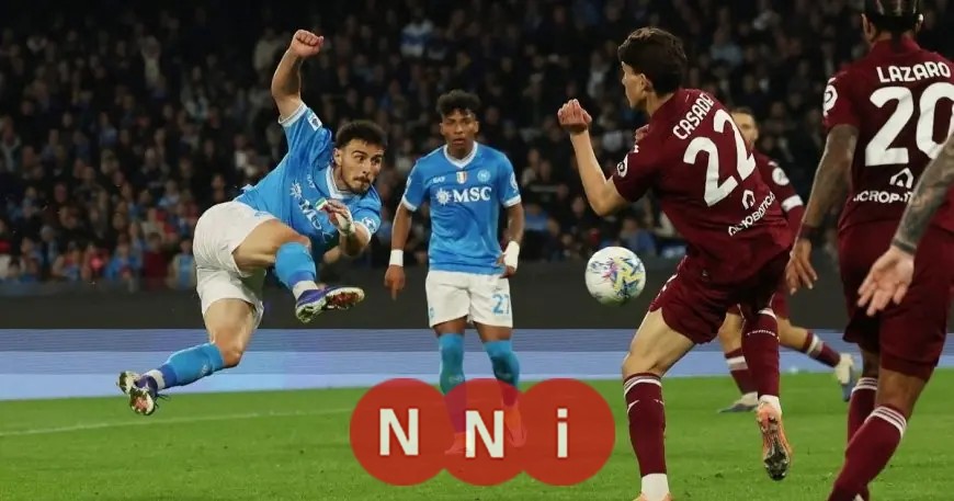 نابولي ينتزع فوزاً مثيراً على تورينو في الدوري الإيطالي