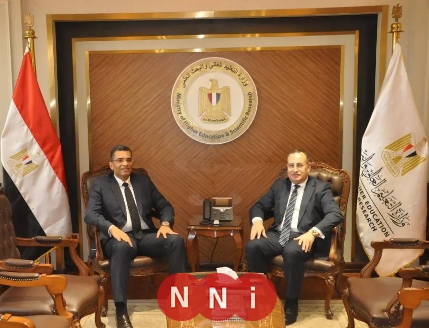 تعزيز التعاون الصحي والتنموي بين الجامعات ومحافظة البحر الأحمر محور لقاء وزير التعليم العالي والمحافظ