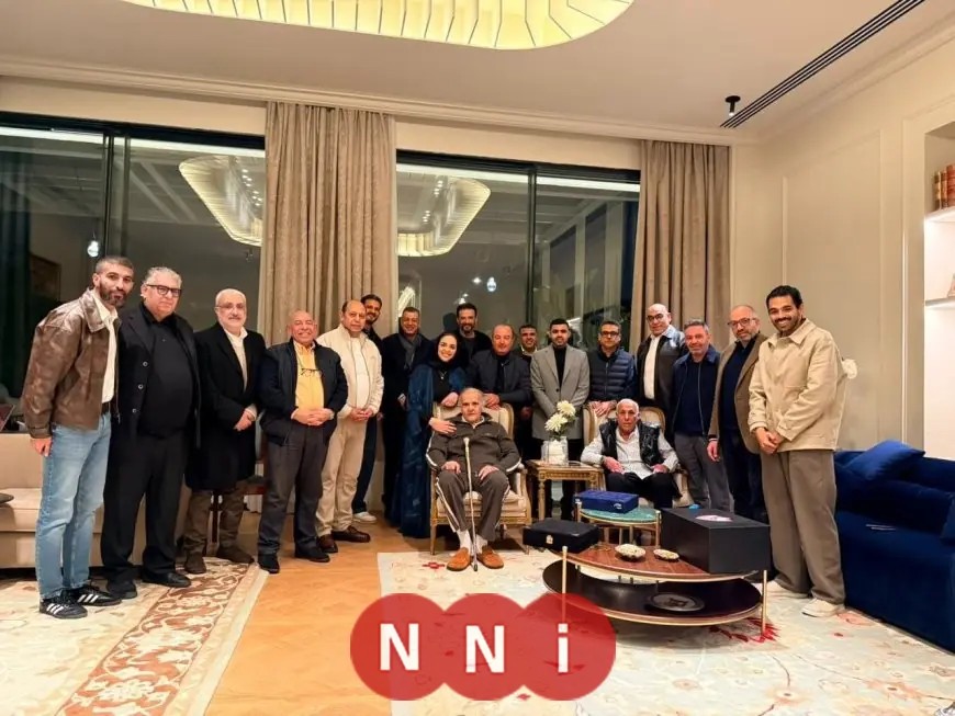 مجلس الزمالك يكرم ممدوح عباس بمنحه درعًا في زيارة خاصة