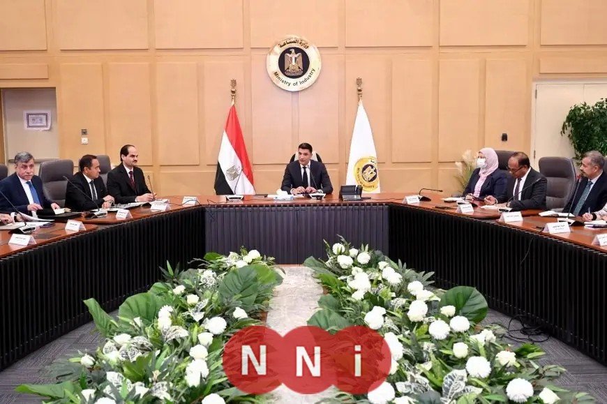 اجتماع موسع لبحث حلول مبتكرة لتحديات صناعة السيراميك والبورسلين في مصر