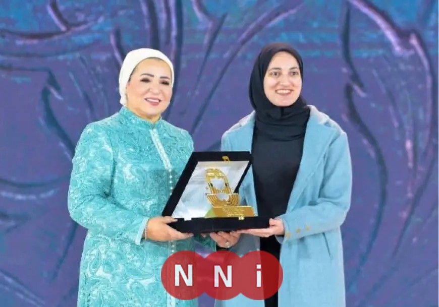 انتصار السيسي تكرم بطلة التجديف آيات إبراهيم في احتفال تاريخي باليوم العالمي للمرأة