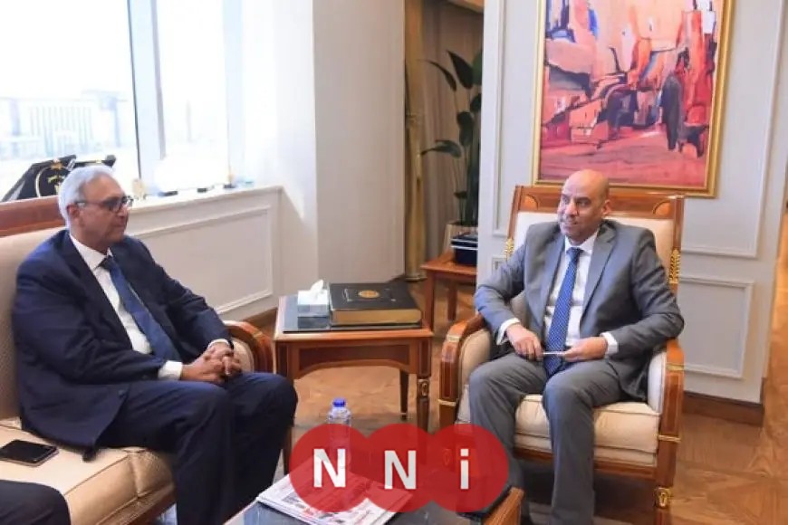 وزير العمل يستكشف تطوير مهارات طلاب الهندسة والخريجين من خلال نقل الخبرات الصناعية إليهم