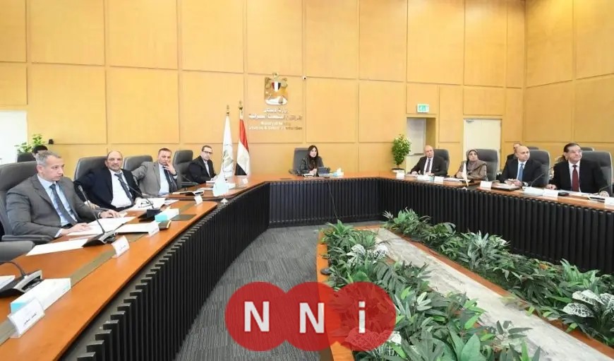 وزيرة الإسكان تترأس اجتماع تنظيم إعلانات الطرق العامة في الجهاز القومي