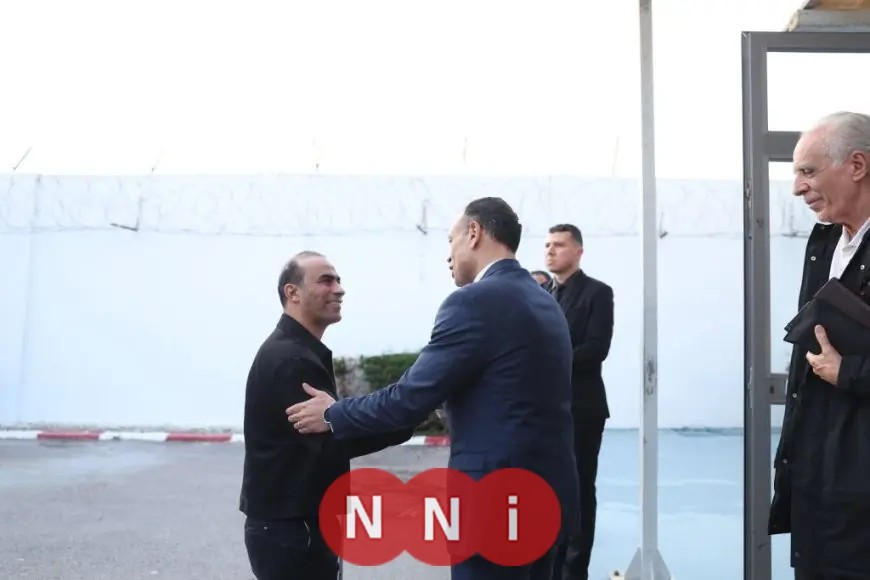السفير المصري في تونس يرحب ببعثة الأهلي في مطار قرطاج الدولي