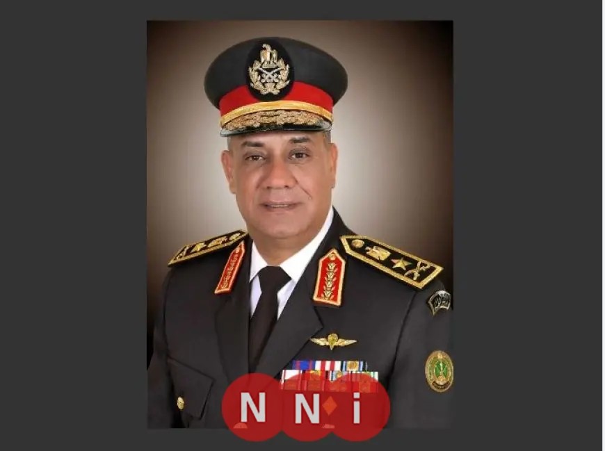 وزير الدفاع يتفقد هيئة الاستخبارات العسكرية ويشيد بأداء العمل المتميز فيها