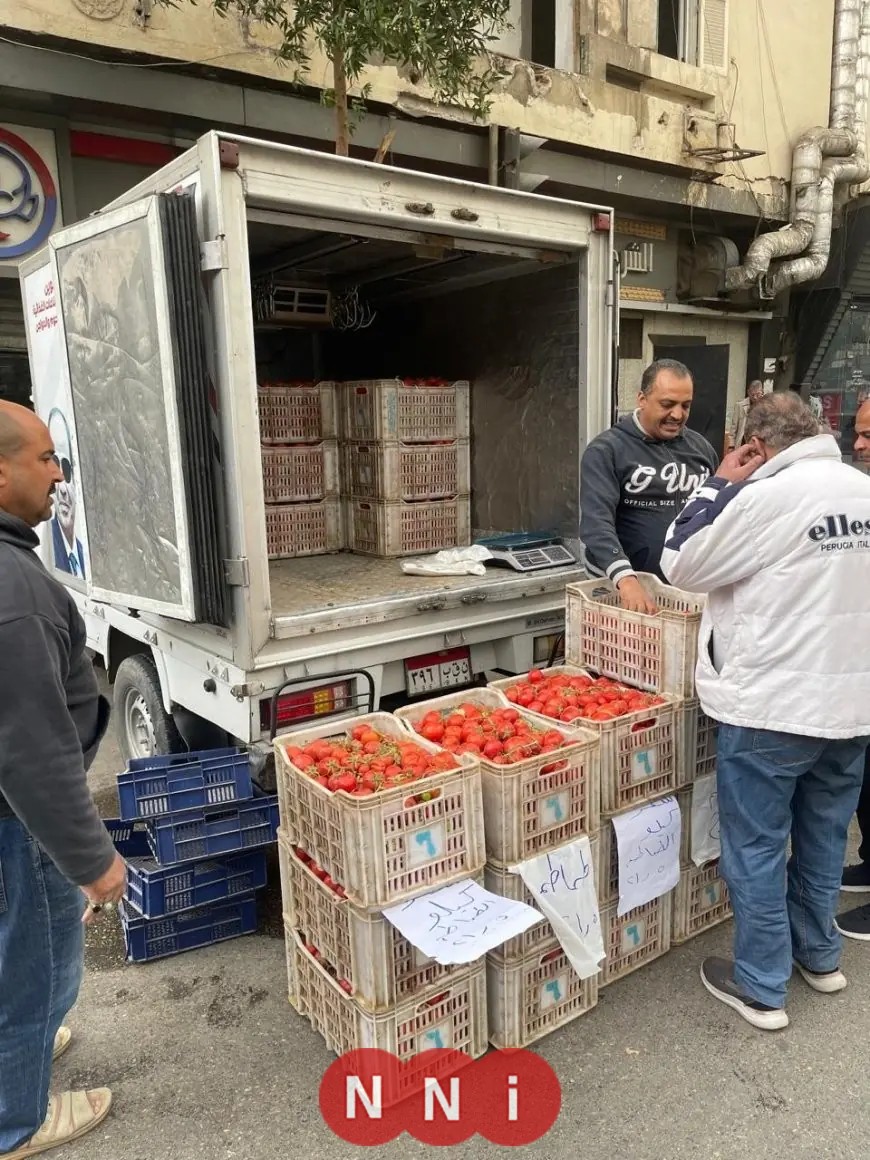 سيارات متنقلة من التموين لتوزيع الطماطم بأسعار مخفضة قبيل عيد الفطر