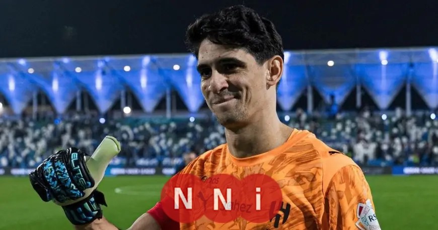 ياسين بونو يتألق ومالكوم يخيب الآمال في مباراة الهلال ضد الفتح
