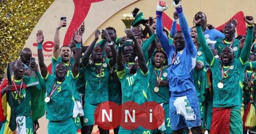 قائد منتخب السنغال يفاجئ المغرب بقرار إعادة الميداليات