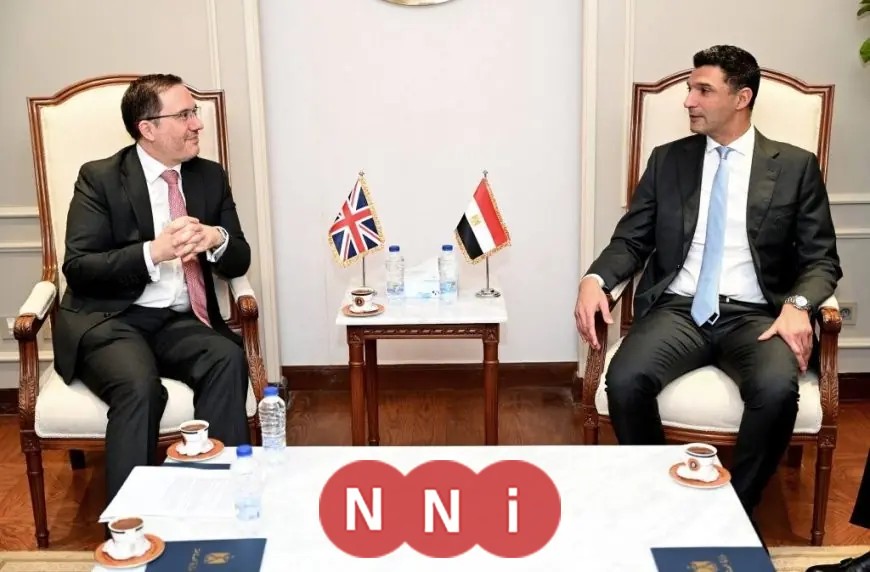 وزير الصناعة يلتقي سفير بريطانيا بالقاهرة لتعزيز التعاون المشترك في القطاع الصناعي