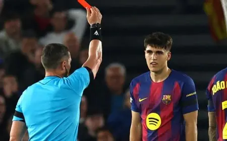 بطاقة حمراء تقلب موازين الشوط الأول في مواجهة برشلونة ضد أتلتيكو مدريد