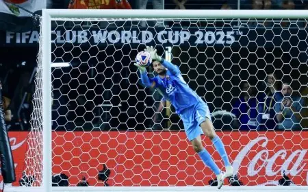 عقوبة الشناوي المنتظرة بعد مشاجرة مع حكم مباراة سيراميكا كليوباترا تهدد مشاركته في كأس العالم