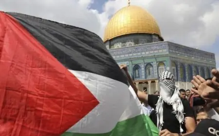 إعادة فتح المسجد الأقصى في القدس أمام المصلين بعد غلقه لمدة 40 يوما