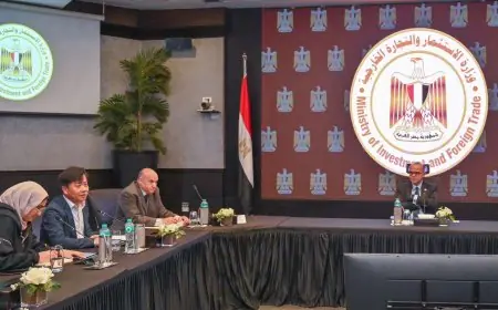 وزير الاستثمار يناقش خطط التوسع الاستثماري وزيادة المكون المحلي مع قيادات سامسونج وإل جي