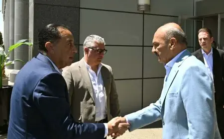 رئيس الوزراء يقوم بجولة شاملة في منطقة السخنة الصناعية بقناة السويس لتعزيز التنمية الاقتصادية